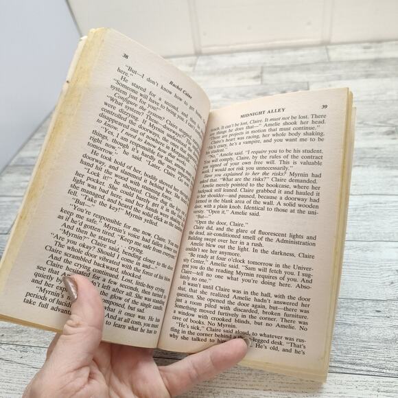 Midnight Alley by Rachel Caine - ( Morganville Vampires Book 3 ) Paperback‎ PB - Picture 6 of 11